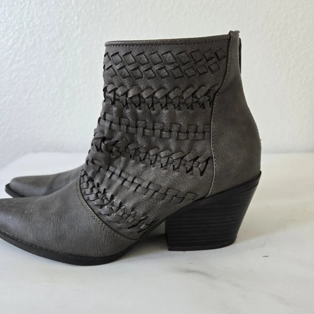 SEVEN DIALS Quinn‎ Woven Western Cowgirl Ankle Booties Women's size 7.5
